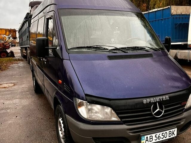 Синий Мерседес Sprinter, объемом двигателя 2.2 л и пробегом 467 тыс. км за 8299 $, фото 1 на Automoto.ua