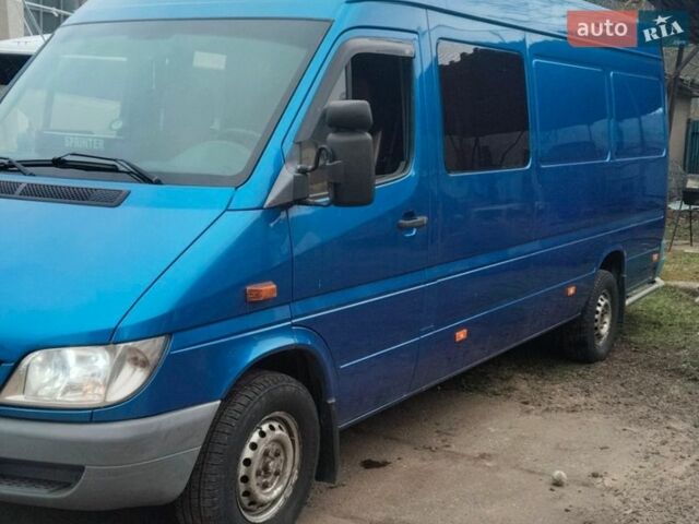 Синий Мерседес Sprinter, объемом двигателя 2.2 л и пробегом 609 тыс. км за 10000 $, фото 2 на Automoto.ua