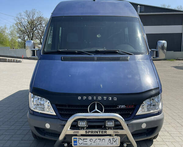 Синий Мерседес Sprinter, объемом двигателя 2.7 л и пробегом 424 тыс. км за 11800 $, фото 2 на Automoto.ua