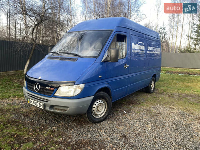 Синий Мерседес Sprinter, объемом двигателя 2.2 л и пробегом 368 тыс. км за 8500 $, фото 3 на Automoto.ua