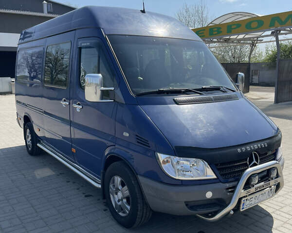 Синий Мерседес Sprinter, объемом двигателя 2.7 л и пробегом 424 тыс. км за 11800 $, фото 3 на Automoto.ua