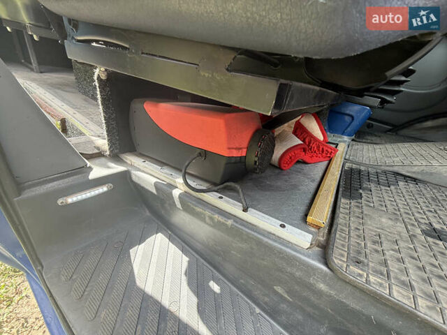 Синий Мерседес Sprinter, объемом двигателя 2.15 л и пробегом 200 тыс. км за 11500 $, фото 2 на Automoto.ua