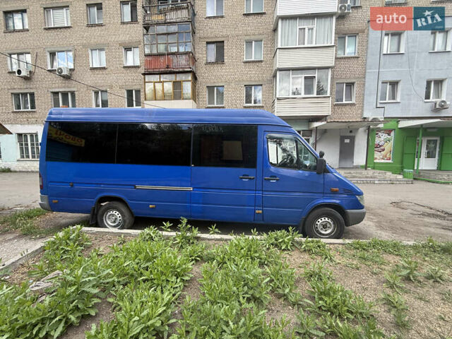 Синий Мерседес Sprinter, объемом двигателя 2.15 л и пробегом 200 тыс. км за 11500 $, фото 9 на Automoto.ua