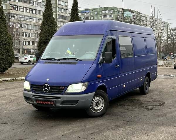 Синий Мерседес Sprinter, объемом двигателя 2.2 л и пробегом 801 тыс. км за 7300 $, фото 2 на Automoto.ua