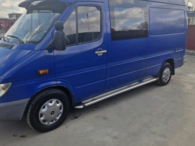 Синий Мерседес Sprinter, объемом двигателя 2.1 л и пробегом 325 тыс. км за 7600 $, фото 1 на Automoto.ua