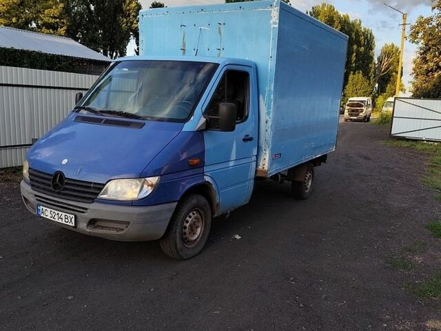 Синий Мерседес Sprinter, объемом двигателя 2.15 л и пробегом 380 тыс. км за 3500 $, фото 2 на Automoto.ua