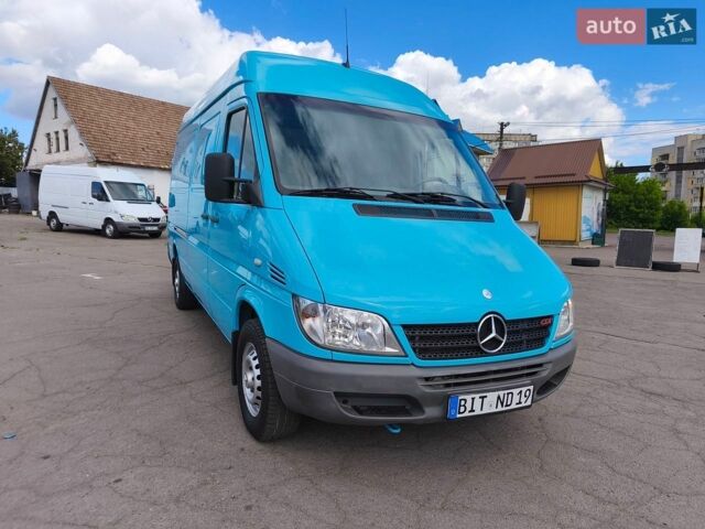 Синий Мерседес Sprinter, объемом двигателя 0 л и пробегом 228 тыс. км за 17900 $, фото 3 на Automoto.ua