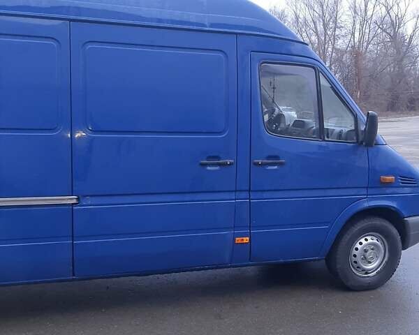 Синій Мерседес Sprinter, об'ємом двигуна 2.1 л та пробігом 410 тис. км за 7999 $, фото 4 на Automoto.ua