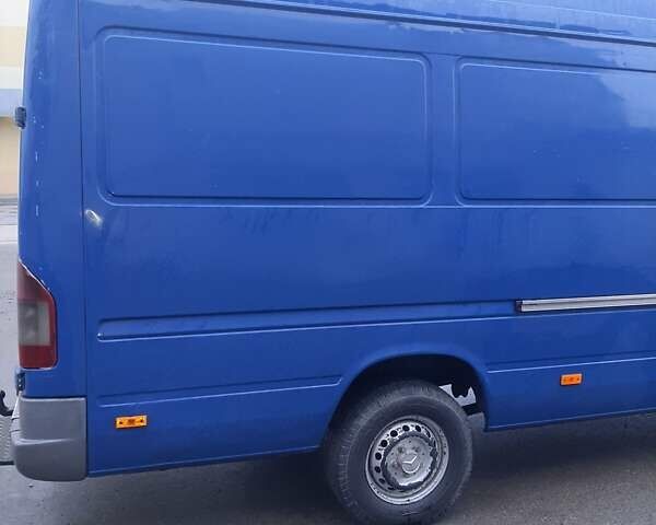 Синій Мерседес Sprinter, об'ємом двигуна 2.1 л та пробігом 410 тис. км за 7999 $, фото 3 на Automoto.ua