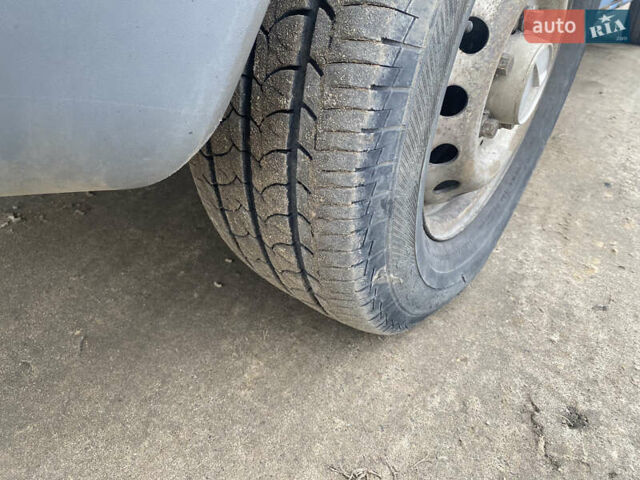 Синий Мерседес Sprinter, объемом двигателя 2.15 л и пробегом 670 тыс. км за 6000 $, фото 7 на Automoto.ua