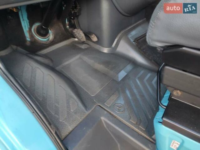 Синий Мерседес Sprinter, объемом двигателя 0 л и пробегом 228 тыс. км за 17500 $, фото 20 на Automoto.ua