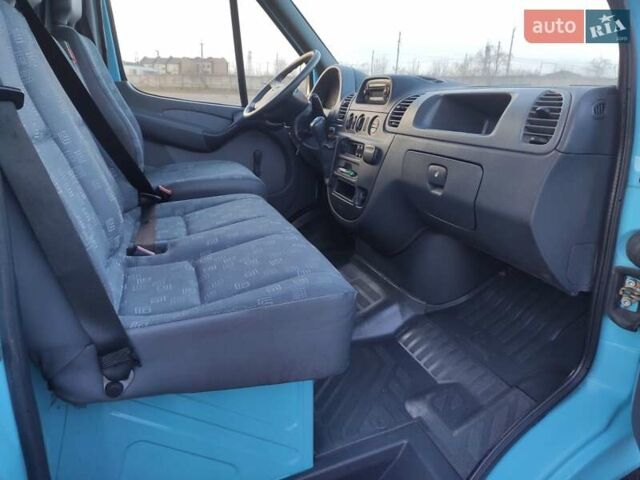 Синий Мерседес Sprinter, объемом двигателя 0 л и пробегом 228 тыс. км за 17500 $, фото 24 на Automoto.ua