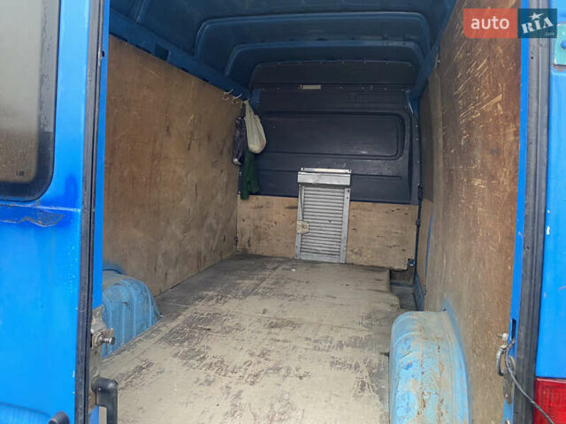 Синій Мерседес Sprinter, об'ємом двигуна 2.15 л та пробігом 650 тис. км за 5699 $, фото 4 на Automoto.ua