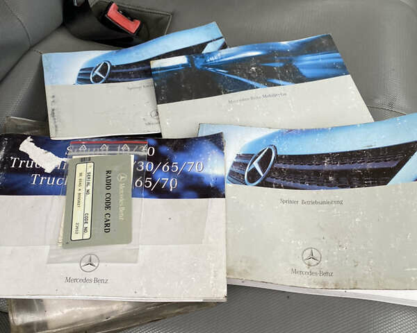 Синий Мерседес Sprinter, объемом двигателя 2.15 л и пробегом 670 тыс. км за 6000 $, фото 5 на Automoto.ua