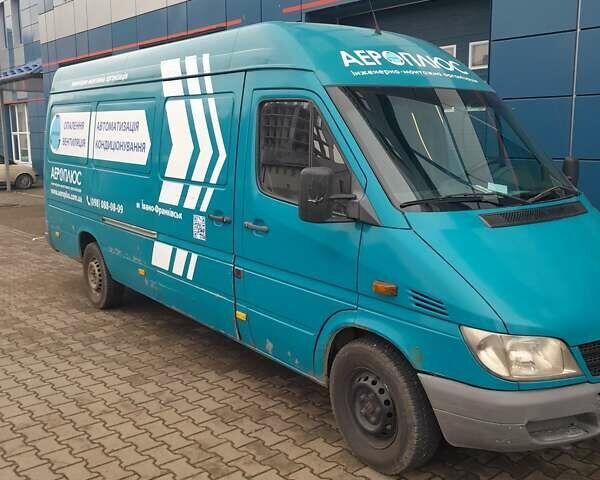Синий Мерседес Sprinter, объемом двигателя 2.15 л и пробегом 778 тыс. км за 7000 $, фото 2 на Automoto.ua