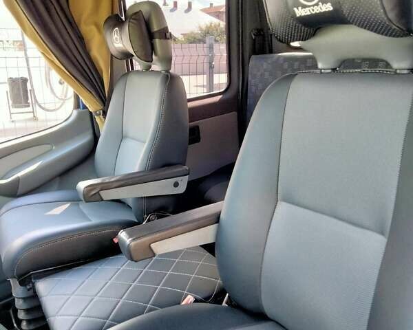 Синий Мерседес Sprinter, объемом двигателя 2.7 л и пробегом 263 тыс. км за 24500 $, фото 2 на Automoto.ua