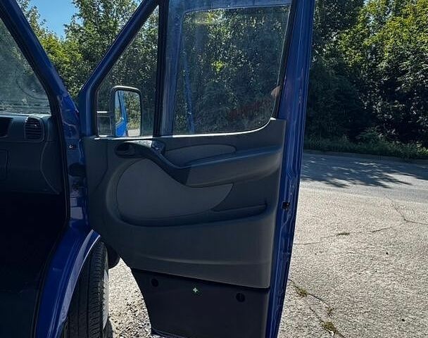 Синій Мерседес Sprinter, об'ємом двигуна 2.2 л та пробігом 436 тис. км за 11800 $, фото 41 на Automoto.ua
