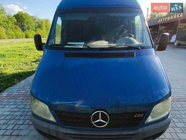 Синий Мерседес Sprinter, объемом двигателя 2.15 л и пробегом 639 тыс. км за 7999 $, фото 2 на Automoto.ua
