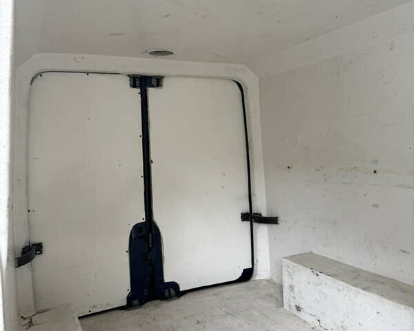 Синій Мерседес Sprinter, об'ємом двигуна 2.15 л та пробігом 303 тис. км за 12500 $, фото 4 на Automoto.ua