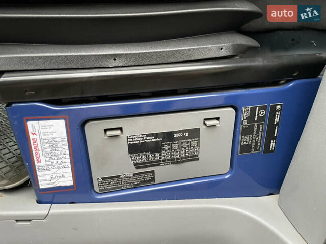 Синий Мерседес Sprinter, объемом двигателя 2.15 л и пробегом 560 тыс. км за 9999 $, фото 40 на Automoto.ua