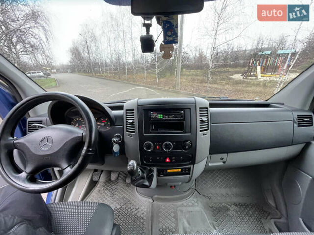 Синий Мерседес Sprinter, объемом двигателя 2.15 л и пробегом 560 тыс. км за 9999 $, фото 42 на Automoto.ua
