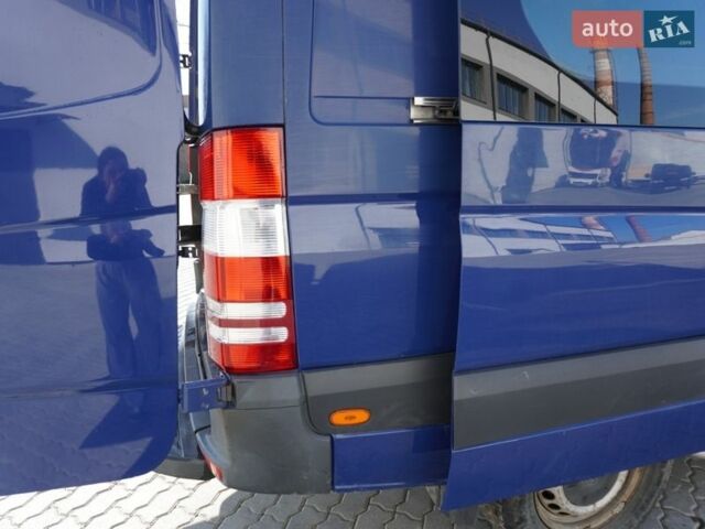 Синий Мерседес Sprinter, объемом двигателя 2.15 л и пробегом 508 тыс. км за 10800 $, фото 67 на Automoto.ua