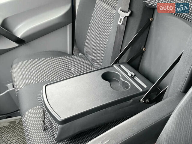 Синий Мерседес Sprinter, объемом двигателя 2.15 л и пробегом 560 тыс. км за 11999 $, фото 49 на Automoto.ua