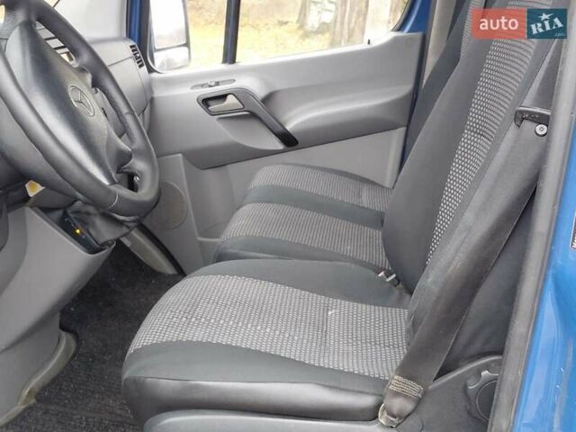 Синій Мерседес Sprinter, об'ємом двигуна 2.15 л та пробігом 385 тис. км за 10700 $, фото 10 на Automoto.ua