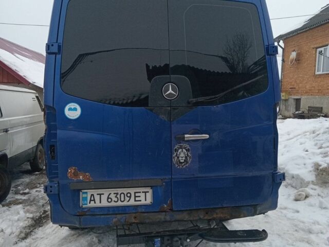 Синий Мерседес Sprinter, объемом двигателя 2.1 л и пробегом 170 тыс. км за 5700 $, фото 1 на Automoto.ua