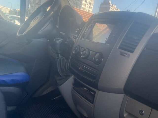 Синий Мерседес Sprinter, объемом двигателя 2.1 л и пробегом 369 тыс. км за 7500 $, фото 2 на Automoto.ua