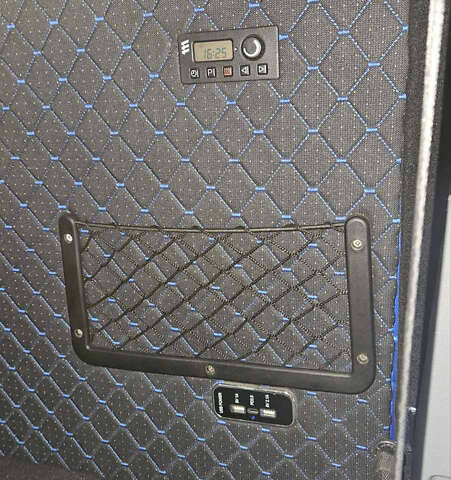 Синій Мерседес Sprinter, об'ємом двигуна 2.99 л та пробігом 445 тис. км за 28000 $, фото 11 на Automoto.ua