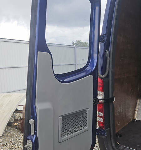 Синій Мерседес Sprinter, об'ємом двигуна 2.99 л та пробігом 445 тис. км за 28000 $, фото 15 на Automoto.ua