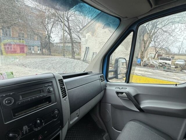 Синий Мерседес Sprinter, объемом двигателя 2.1 л и пробегом 420 тыс. км за 12500 $, фото 6 на Automoto.ua