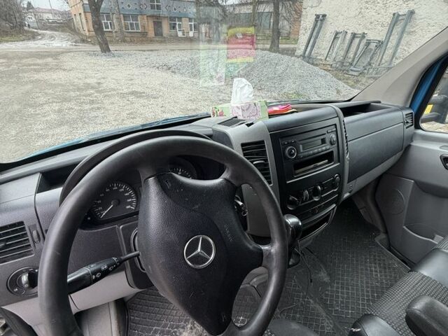 Синий Мерседес Sprinter, объемом двигателя 2.1 л и пробегом 420 тыс. км за 12500 $, фото 5 на Automoto.ua