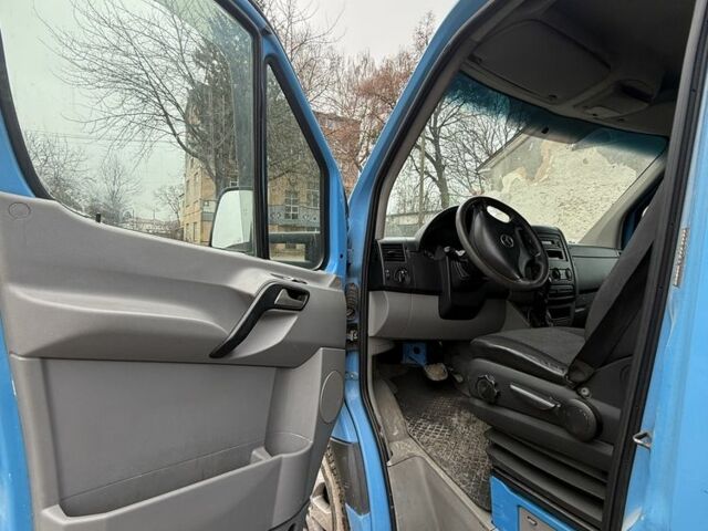 Синий Мерседес Sprinter, объемом двигателя 2.1 л и пробегом 420 тыс. км за 12500 $, фото 4 на Automoto.ua