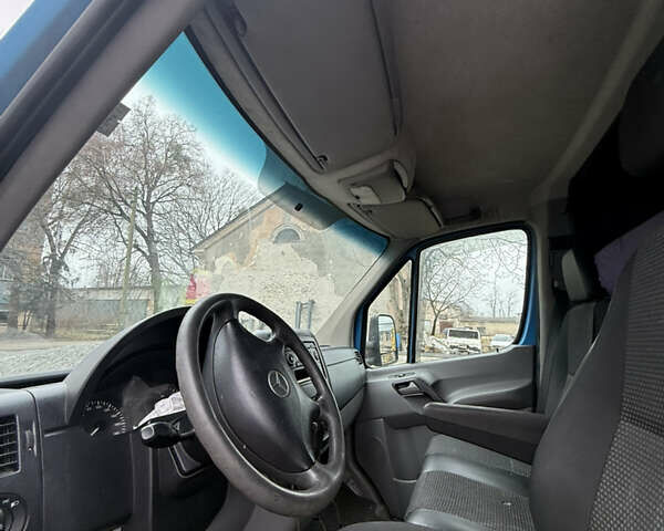 Синий Мерседес Sprinter, объемом двигателя 2.1 л и пробегом 420 тыс. км за 12500 $, фото 8 на Automoto.ua
