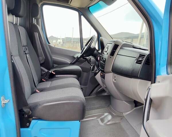 Синий Мерседес Sprinter, объемом двигателя 2.2 л и пробегом 363 тыс. км за 19300 $, фото 35 на Automoto.ua