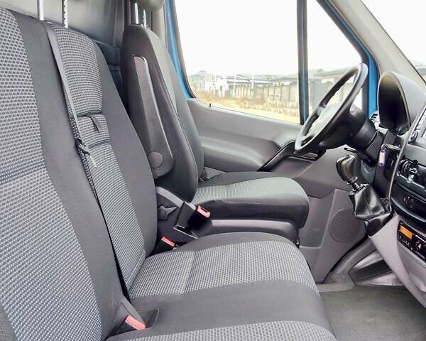 Синий Мерседес Sprinter, объемом двигателя 2.2 л и пробегом 363 тыс. км за 19300 $, фото 34 на Automoto.ua