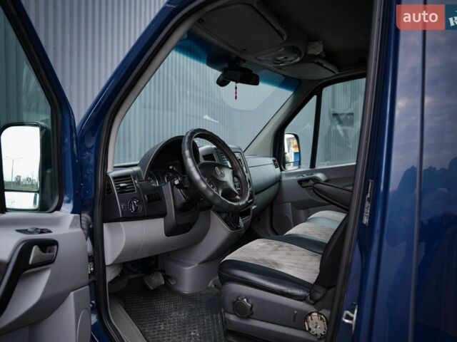 Синій Мерседес Sprinter, об'ємом двигуна 2.99 л та пробігом 303 тис. км за 18000 $, фото 23 на Automoto.ua
