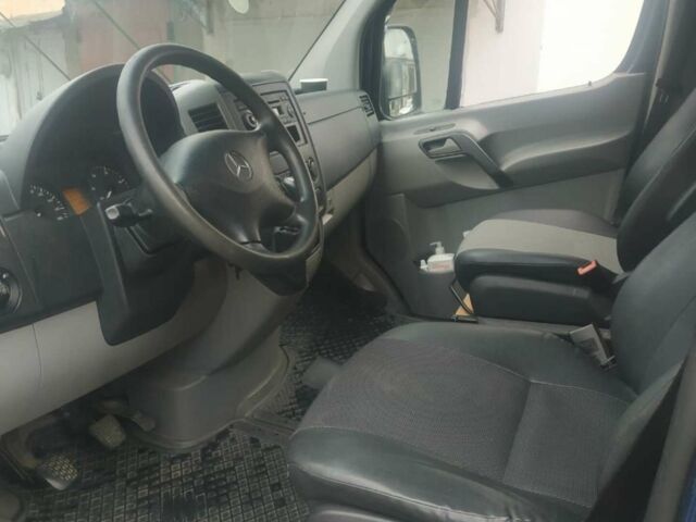 Синий Мерседес Sprinter, объемом двигателя 2.1 л и пробегом 333 тыс. км за 11100 $, фото 5 на Automoto.ua