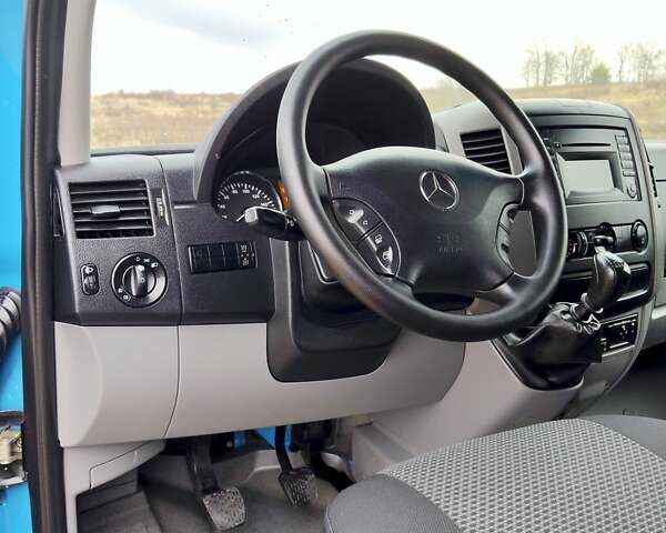 Синий Мерседес Sprinter, объемом двигателя 2.2 л и пробегом 363 тыс. км за 19300 $, фото 27 на Automoto.ua