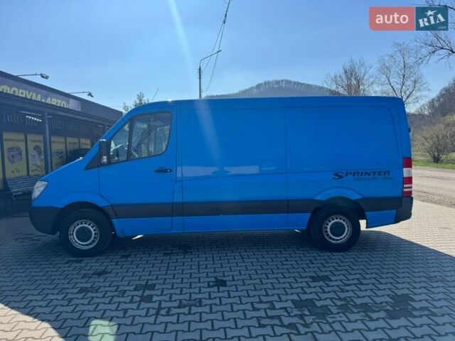 Синий Мерседес Sprinter, объемом двигателя 2.2 л и пробегом 380 тыс. км за 11500 $, фото 3 на Automoto.ua