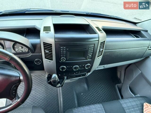 Синій Мерседес Sprinter, об'ємом двигуна 2.2 л та пробігом 370 тис. км за 15300 $, фото 15 на Automoto.ua