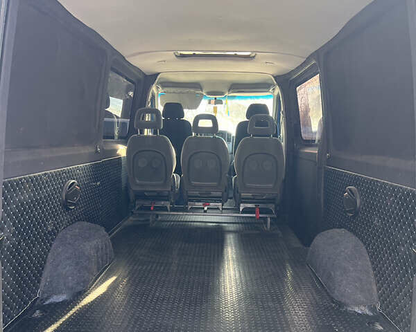 Синий Мерседес Sprinter, объемом двигателя 0 л и пробегом 330 тыс. км за 15000 $, фото 8 на Automoto.ua