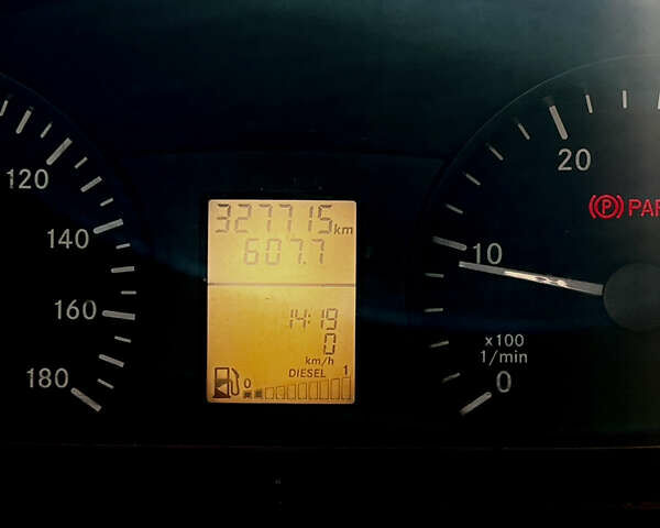 Синий Мерседес Sprinter, объемом двигателя 0 л и пробегом 330 тыс. км за 15000 $, фото 9 на Automoto.ua