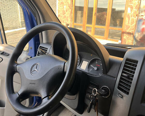 Синий Мерседес Sprinter, объемом двигателя 0 л и пробегом 330 тыс. км за 15000 $, фото 10 на Automoto.ua