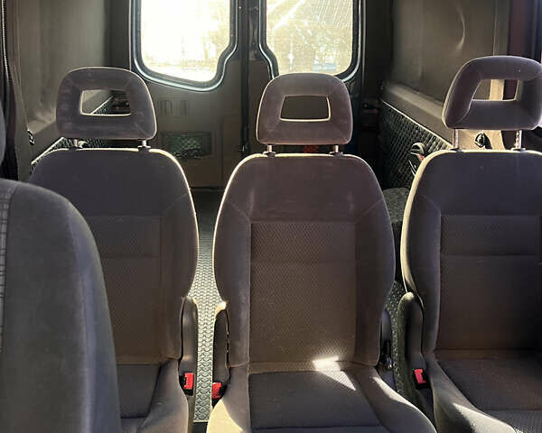 Синий Мерседес Sprinter, объемом двигателя 0 л и пробегом 330 тыс. км за 15000 $, фото 6 на Automoto.ua