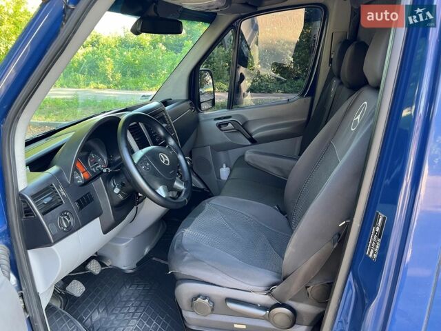 Синий Мерседес Sprinter, объемом двигателя 2.14 л и пробегом 430 тыс. км за 14800 $, фото 5 на Automoto.ua
