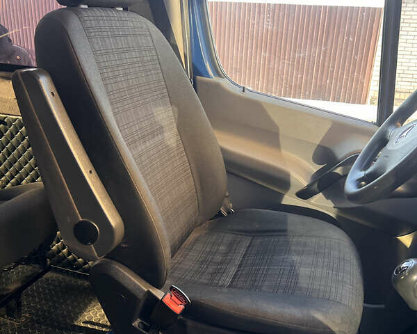 Синий Мерседес Sprinter, объемом двигателя 0 л и пробегом 330 тыс. км за 15000 $, фото 11 на Automoto.ua