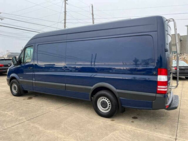 Синий Мерседес Sprinter, объемом двигателя 2.1 л и пробегом 75 тыс. км за 8900 $, фото 8 на Automoto.ua